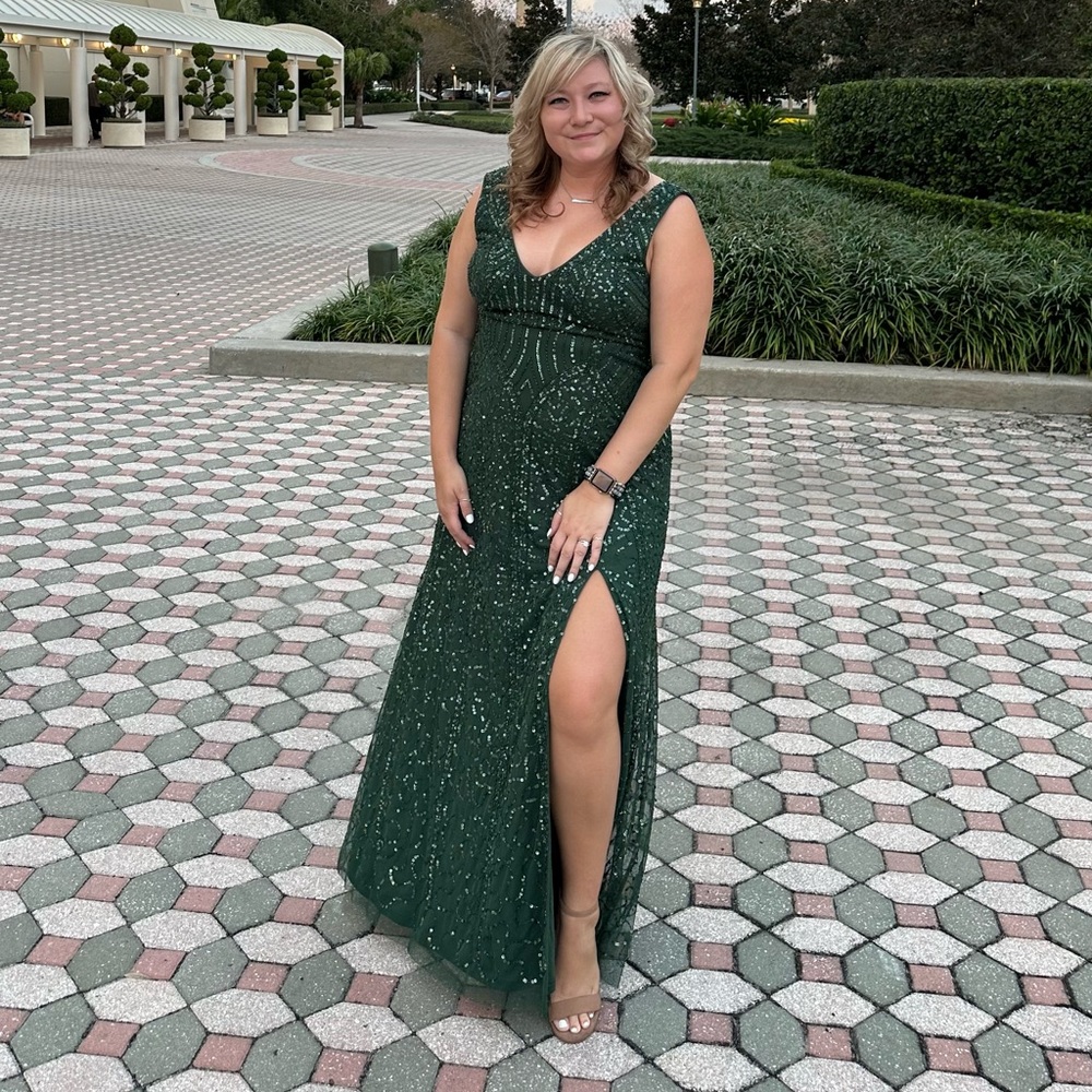 Adrianna Papell 40372 Beaded Gown size 14, Hunter Green